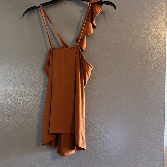 Ruffle camel colored camisole size large brand Express - Picture 2 of 3